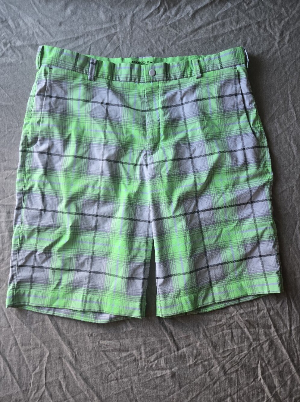 Nike Green and White Plaid Flat Front Men’s Golf Shorts